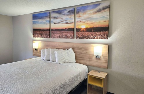 New Iberia Hotel | Days Inn & Suites by Wyndham New Iberia