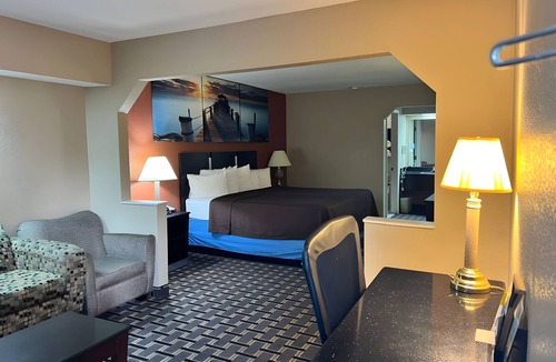 Pine Bluff Hotel | Days Inn & Suites by Wyndham Pine Bluff