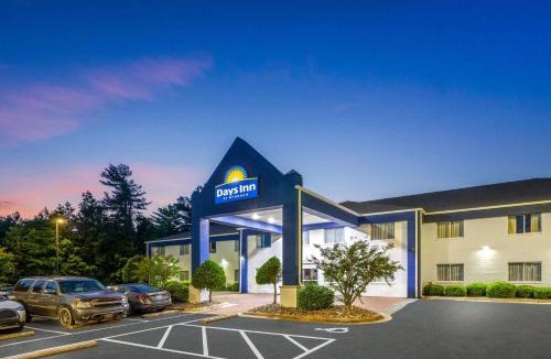 Siler City Hotel | Days Inn & Suites by Wyndham Siler City