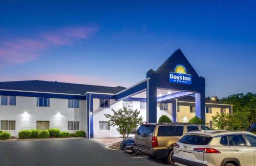 Siler City Hotel | Days Inn & Suites by Wyndham Siler City