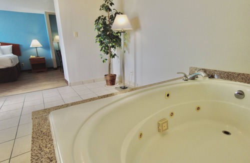 Thibodaux Hotel | Days Inn & Suites by Wyndham Thibodaux