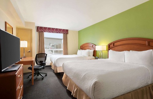 Thompson Hotel | Days Inn & Suites by Wyndham Thompson