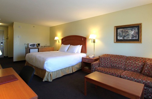 Thompson Hotel | Days Inn & Suites by Wyndham Thompson