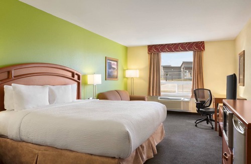 Thompson Hotel | Days Inn & Suites by Wyndham Thompson
