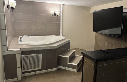 Festus Hotel | Days Inn & Suites By Wyndham Festus
