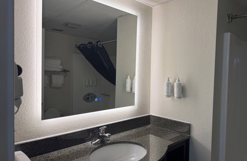 Festus Hotel | Days Inn & Suites By Wyndham Festus
