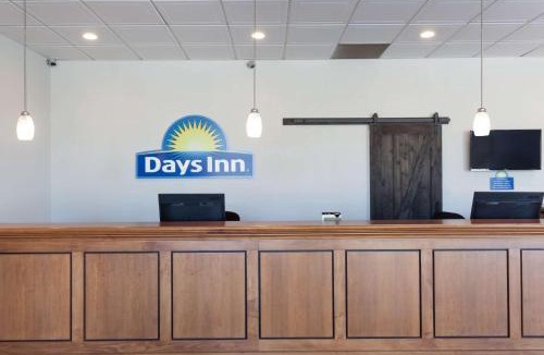 Rohrerstown Hotel | Days Inn & Suites by Wyndham Lancaster Amish Country