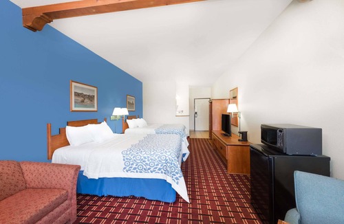 Lordsburg Hotel | Days Inn & Suites by Wyndham Lordsburg