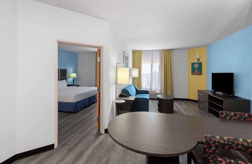 Lubbock Hotel | Days Inn & Suites by Wyndham Lubbock Medical Center