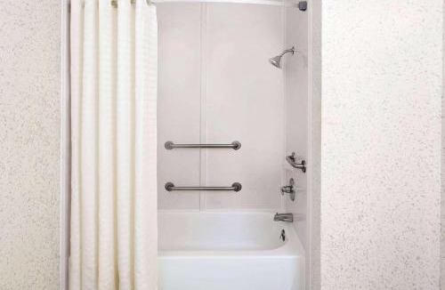Opelousas Hotel | Days Inn & Suites by Wyndham Opelousas