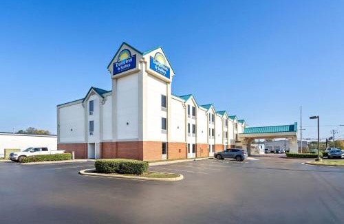 Tougaloo Hotel | Days Inn & Suites by Wyndham Ridgeland