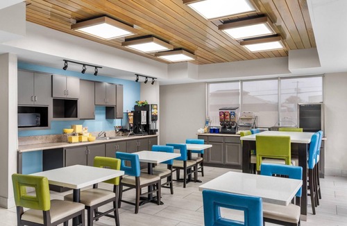 Tougaloo Hotel | Days Inn & Suites by Wyndham Ridgeland