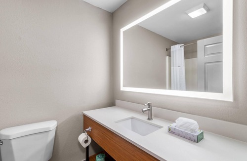 Tougaloo Hotel | Days Inn & Suites by Wyndham Ridgeland