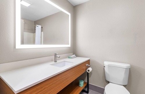 Tougaloo Hotel | Days Inn & Suites by Wyndham Ridgeland