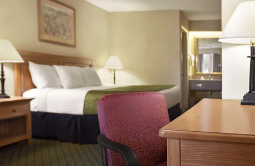 Stuttgart Hotel | Days Inn & Suites by Wyndham Stuttgart