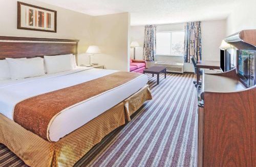 Vancouver Hotel | Days Inn & Suites by Wyndham Vancouver