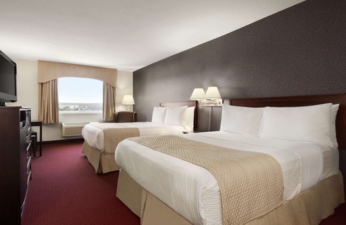 Brandon Hotel | Days Inn & Suites by Wyndham Brandon