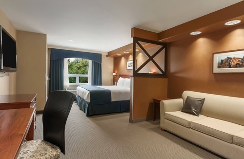 Brandon Hotel | Days Inn & Suites by Wyndham Brandon