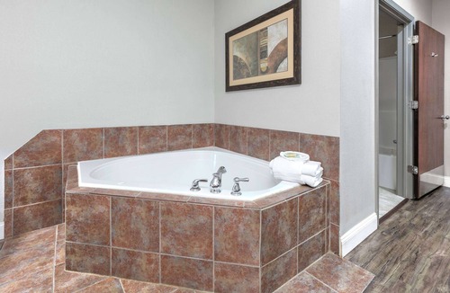 Cabot Hotel | Days Inn & Suites by Wyndham Cabot
