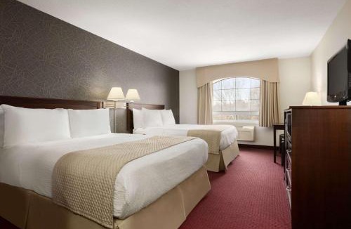 Brandon Hotel | Days Inn & Suites by Wyndham Brandon