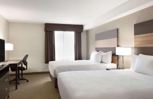 Lindsay Hotel | Days Inn & Suites by Wyndham Lindsay