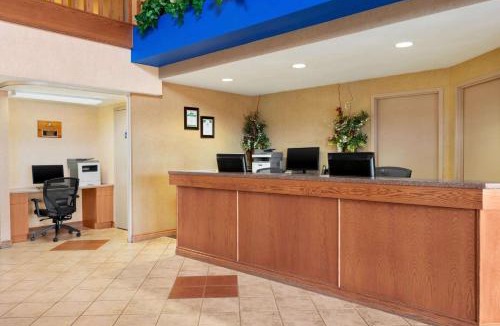 Thompson Hotel | Days Inn & Suites by Wyndham Thompson