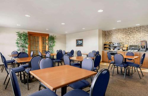 Thompson Hotel | Days Inn & Suites by Wyndham Thompson