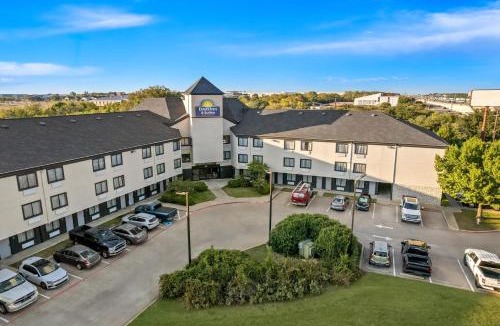 DeSoto Hotel | Days Inn & Suites by Wyndham DeSoto