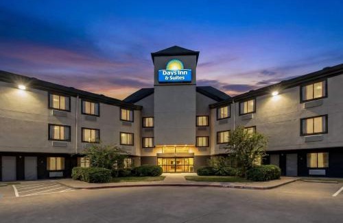 DeSoto Hotel | Days Inn & Suites by Wyndham DeSoto