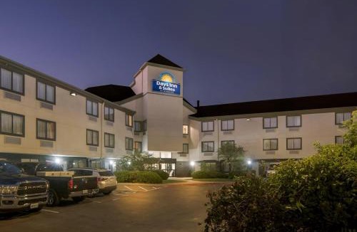 DeSoto Hotel | Days Inn & Suites by Wyndham DeSoto