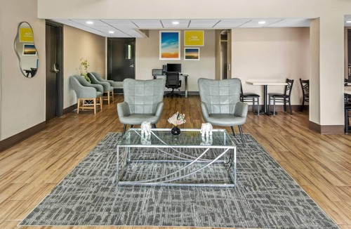 DeSoto Hotel | Days Inn & Suites by Wyndham DeSoto