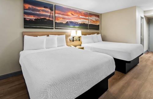 DeSoto Hotel | Days Inn & Suites by Wyndham DeSoto
