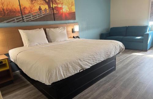 Festus Hotel | Days Inn & Suites by Wyndham Festus