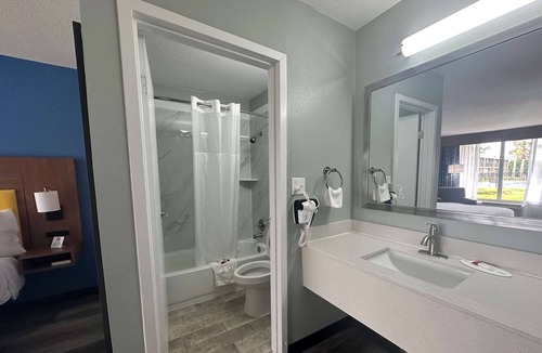 Jennings Hotel | Days Inn & Suites by Wyndham Jennings