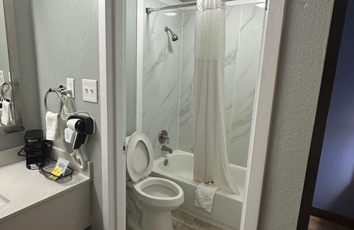 Jennings Hotel | Days Inn & Suites by Wyndham Jennings