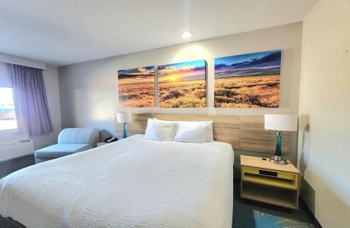 Barker Hotel | Days Inn & Suites by Wyndham Katy
