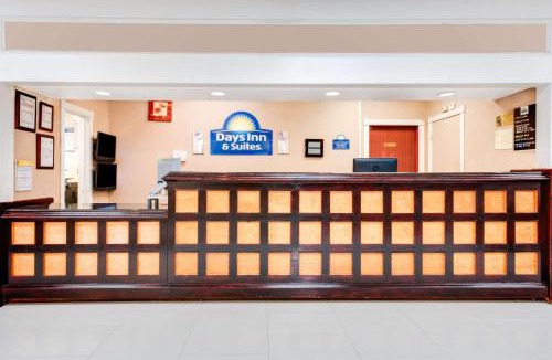Bonanza Hotel | Days Inn & Suites by Wyndham Laredo
