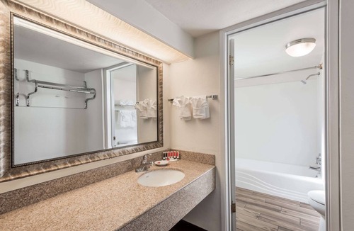 Lodi Hotel | Days Inn & Suites by Wyndham Lodi