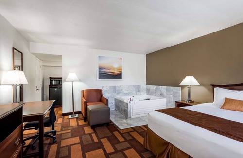 Lodi Hotel | Days Inn & Suites by Wyndham Lodi