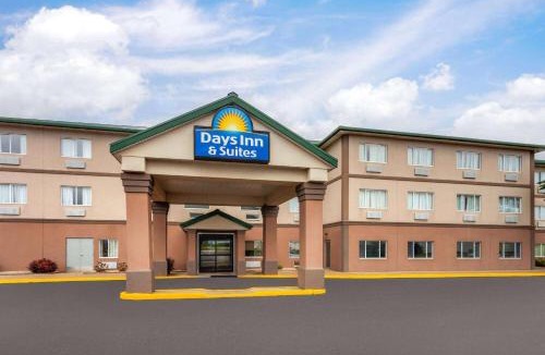 Morris Hotel | Days Inn & Suites by Wyndham Morris I-80