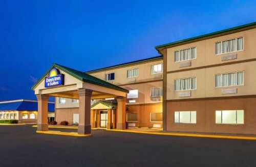 Morris Hotel | Days Inn & Suites by Wyndham Morris I-80