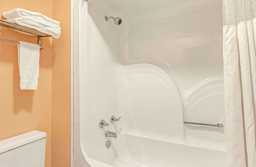 Osceola Hotel | Days Inn & Suites by Wyndham Osceola AR