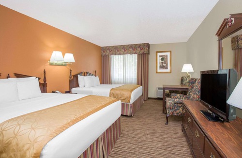 Gallup Hotel | Days Inn & Suites by Wyndham Red Rock-Gallup