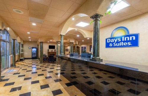 Clovis Hotel | Days Inn & Suites by Wyndham Clovis