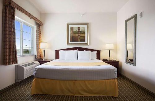 Columbus Hotel | Days Inn & Suites by Wyndham Columbus NE