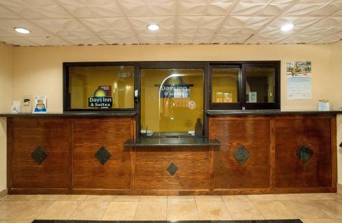 Greater Greenspoint Hotel | Days Inn & Suites by Wyndham Houston North/Aldine