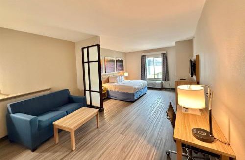 Mission Bend Hotel | Days Inn & Suites by Wyndham Houston/West Energy Corridor
