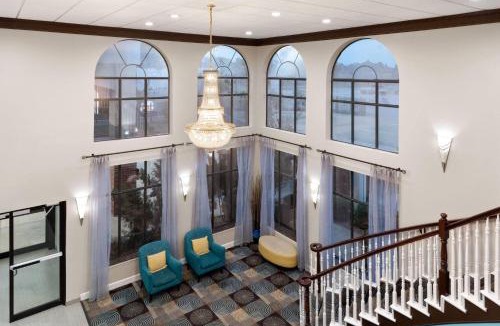 Barker Hotel | Days Inn & Suites by Wyndham Sam Houston Tollway