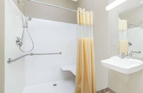 Marquez Hotel | Days Inn & Suites by Wyndham Marquez