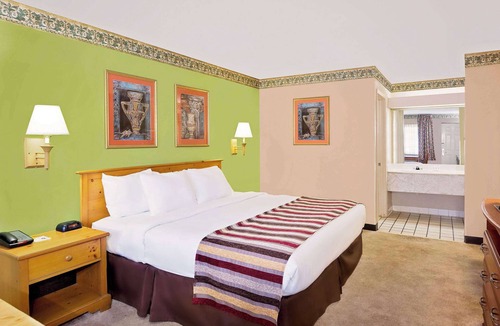 Starkville Hotel | Days Inn & Suites by Wyndham Starkville